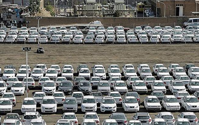 خودرو‌ها در پارکینگ‌های «غیررسمی» خودروسازان پنهان شده‌اند