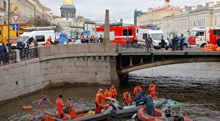 لحظه هولناک سقوط اتوبوس به رودخانه در روسیه را ببینید +ویدئو