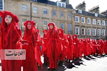 عزاداری اعتراضی خانم‌های قرمزپوش در خیابان +تصاویر