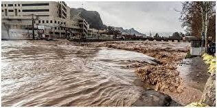 پل جهادگران خرم آباد در باران غرق شد +ویدئو