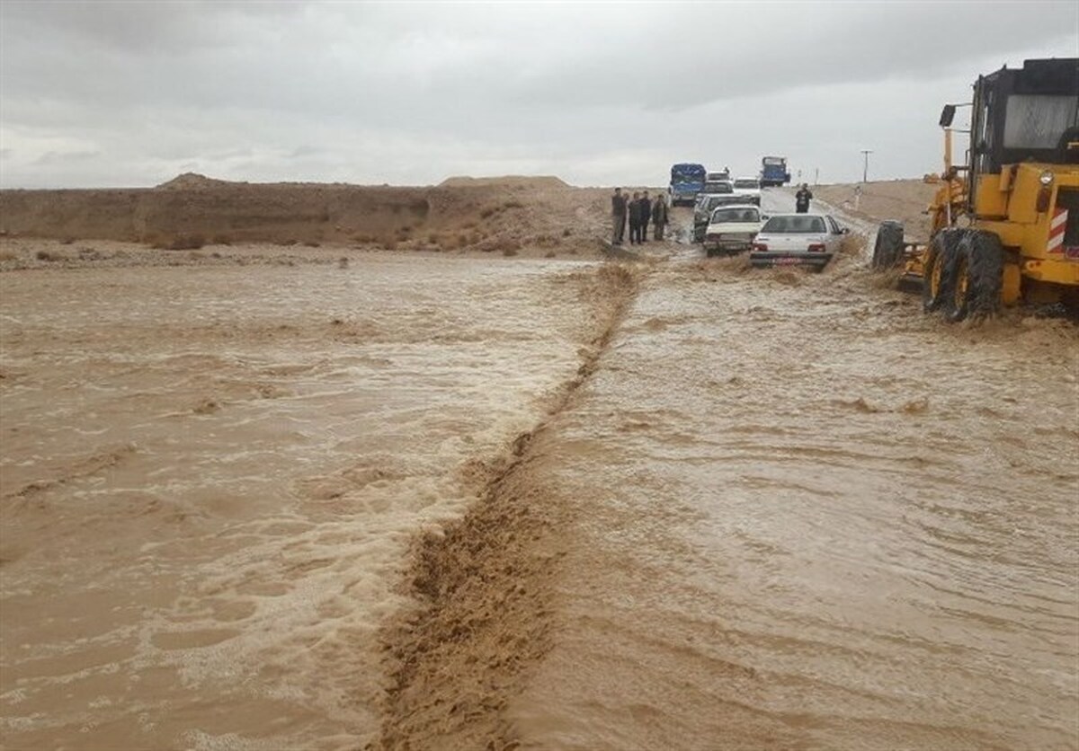 ۷۰ سرنشین اتوبوس گرفتار سیلاب نجات یافتند
